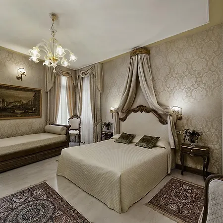 Ca' Bonvicini 3* البندقية